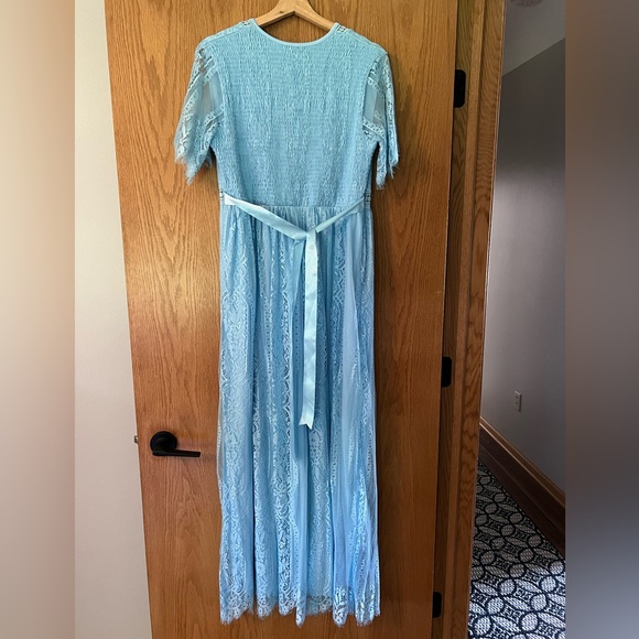 V Neck Lace Maternity Dress *NEVER WORN* - Picture 3 of 5